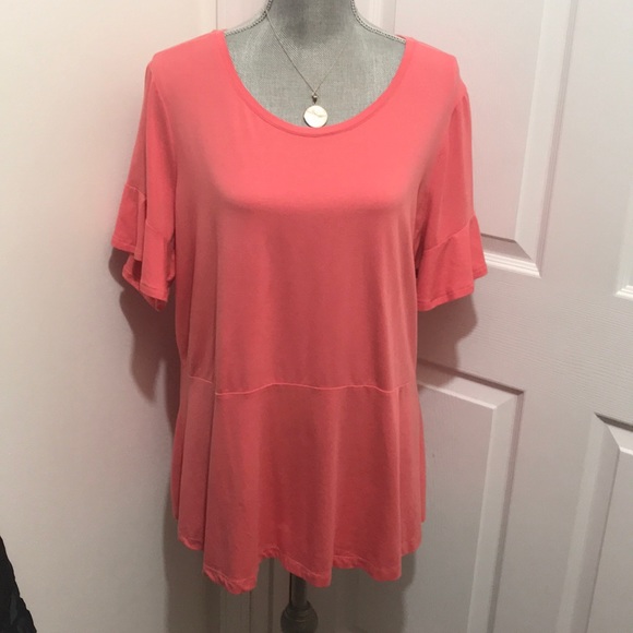 Isaac Mizrahi Tops - Peplum Top 🔆NWOT🔆